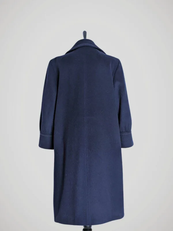 Manteau long vintage bleu marine pour femme, taille S à M, vue de dos.