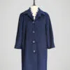 Manteau long vintage bleu marine pour femme, taille S à M, vue de face.