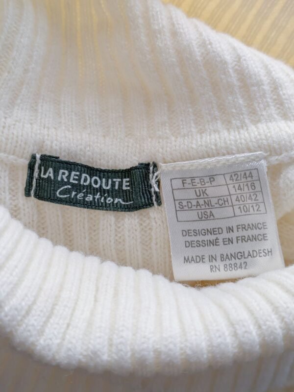 Etiquette du pull col roulé vintage blanc pour femme, taille S à M.