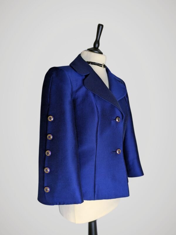 Veste blazer vintage bleu marine pour femme, taille S à M, vue de côté.