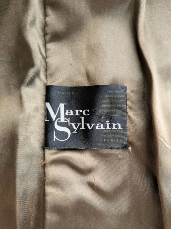 Veste-cuir-marron-vintage-femme-etiquette Etiquette de la veste vintage en cuir marron pour femme, taille XS à S.