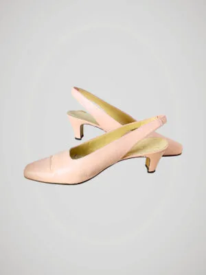 Escarpins-vintage-rose-poudre-paco-herrero-cote-3 Escarpins slingback rose poudré vintage pour femme, taille 39, vue de côté.
