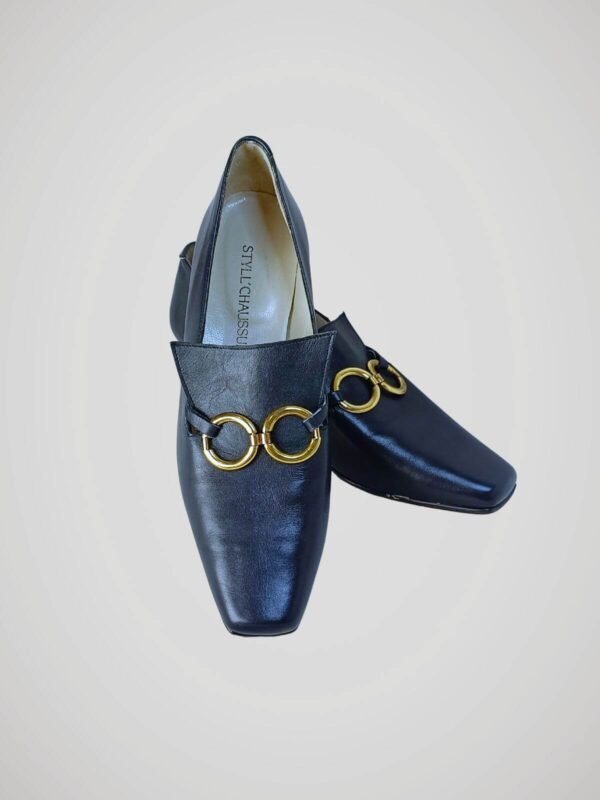 Zoom sur les mocassins bleu nuit vintage pour femme, taille 37.