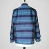 blouse-rayee-bleue-vintage-faite-main-dos Blouse vintage années 70 pour femme, faite main, à rayures bleues et dorées, taille S à M, vue de dos.