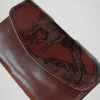 Porte monnaie en cuir marron Vera Pelle, made in Italy, vue de côté.