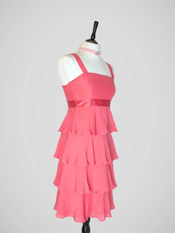Robe rose à volants en soie, marque 1,2,3 Paris, pour femme, taille S à M, vue de côté.