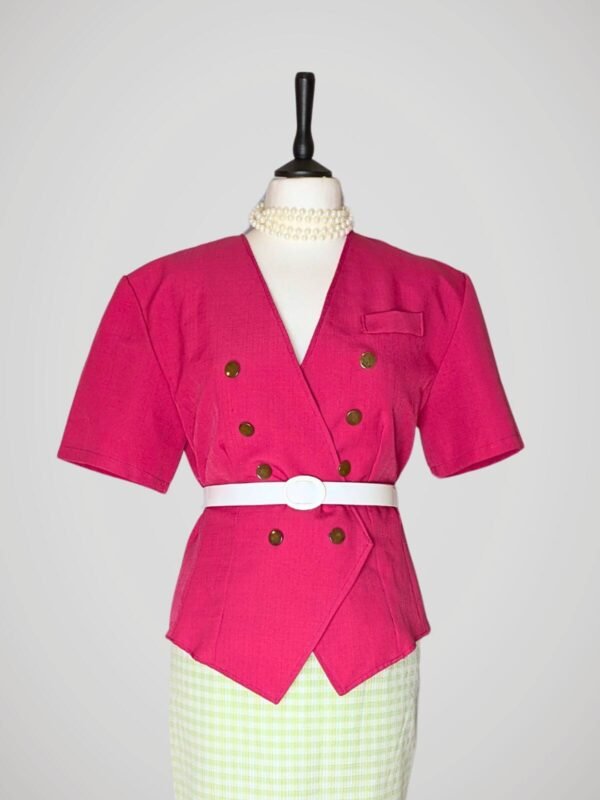 Zoom sur la veste portefeuille rose fuchsia, à manches courtes, vintage des années 80, pour femmes, taille S à M, vue de face.
