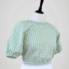 Blouse en coton vichy vert et blanc, pour femme à manches ballons, taille XS à S, vue de côté.