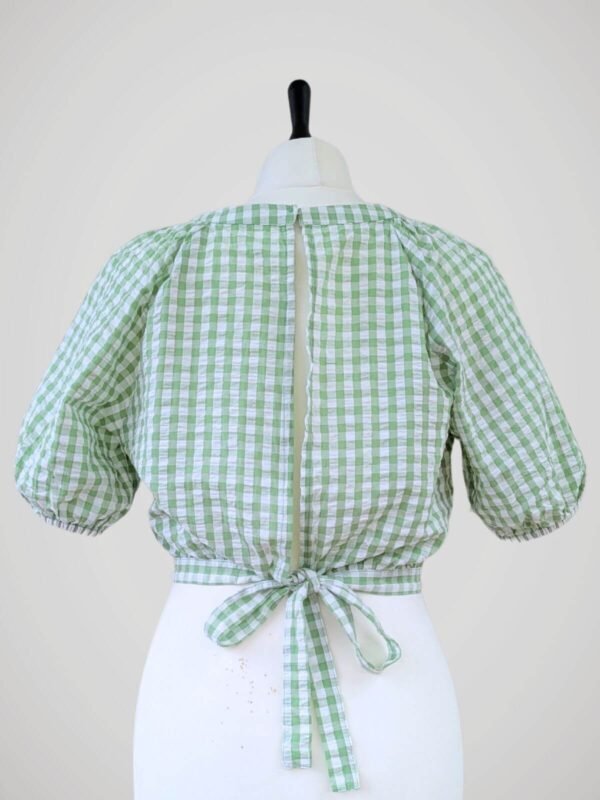 Blouse en coton vichy vert et blanc, pour femme à manches ballons, taille XS à S, vue de dos.