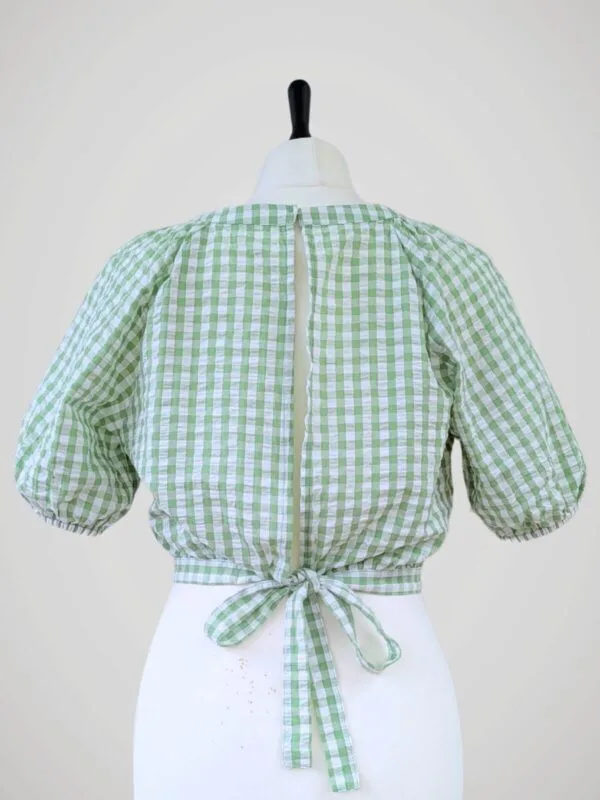 Blouse en coton vichy vert et blanc, pour femme à manches ballons, taille XS à S, vue de dos.