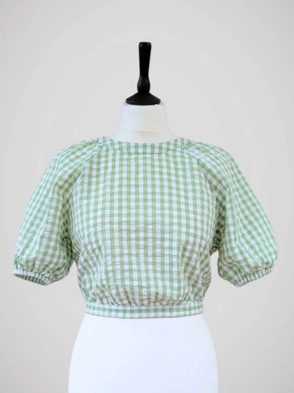 Blouse en coton vichy vert et blanc, pour femme à manches ballons, taille XS à S, vue de face et de plus près.