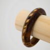 Bracelet jonc en bois marqueté, vintage, vue de côté.