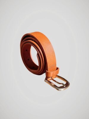 Ceinture en cuir de couleur marron acajou, vue de côté.