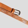 Ceinture en cuir de couleur marron acajou, vue de dos.