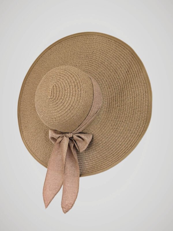 Chapeau de paille large pour femme, style bohème pour l'été, orné d'un noeud, vue de côté.