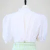 Chemise à manches courtes blanche à boutons nacrés, pour femme, vintage des années 80, vue de dos.