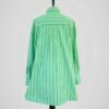 Chemise verte à rayures bleues marines, manches longues en coton pour femme, taille XS (en oversize), S et M, vue de dos.