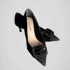 Paire d'escarpins noirs signée Pierre Cardin Diffusion, pour femme, en excellent état, vue de près.