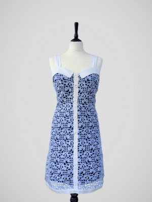 Robe bleue et blanche ajourée, marque Jus d'Orange, modèle SORBET, pour femme, taille M à L, vue de face.