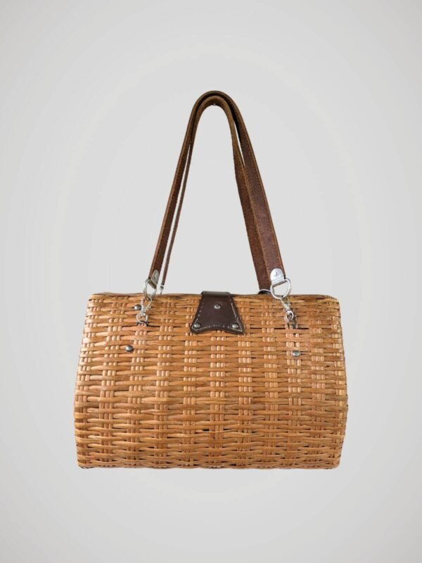 Sac à main en osier et cuir vintage, vue de dos.