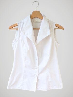Chemise blanche sans manches pour femme, taille XS à S, vue de face.