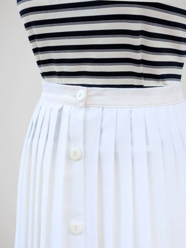 Zoom sur la jupe longue plissée blanche, vintage des années 80, pour femme, taille M à L.