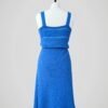 Robe d'été en maille bleue pour femme, à bretelles, vintage. Taille M à L, vue de dos.