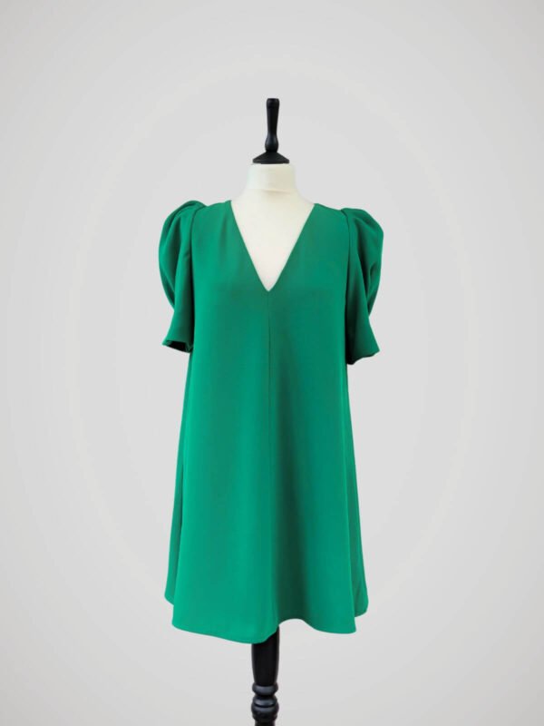 robe-trapeze-verte-femme-face Robe trapèze verte pour femme, taille S à M, vue de face.